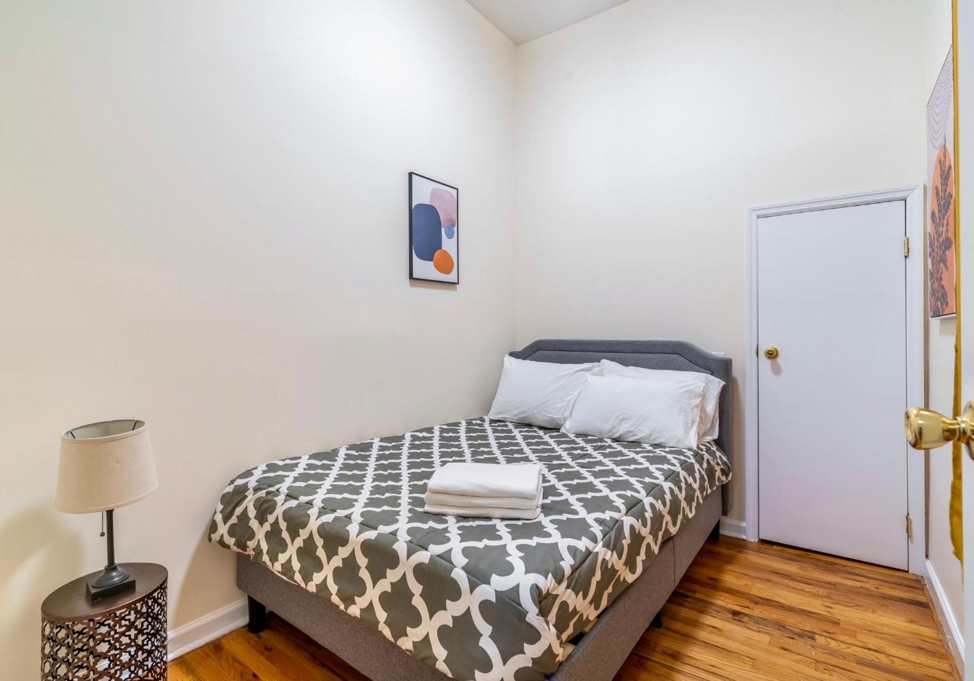 2 Bedroom Hidden Upscale Oasis Нью-Йорк Экстерьер фото