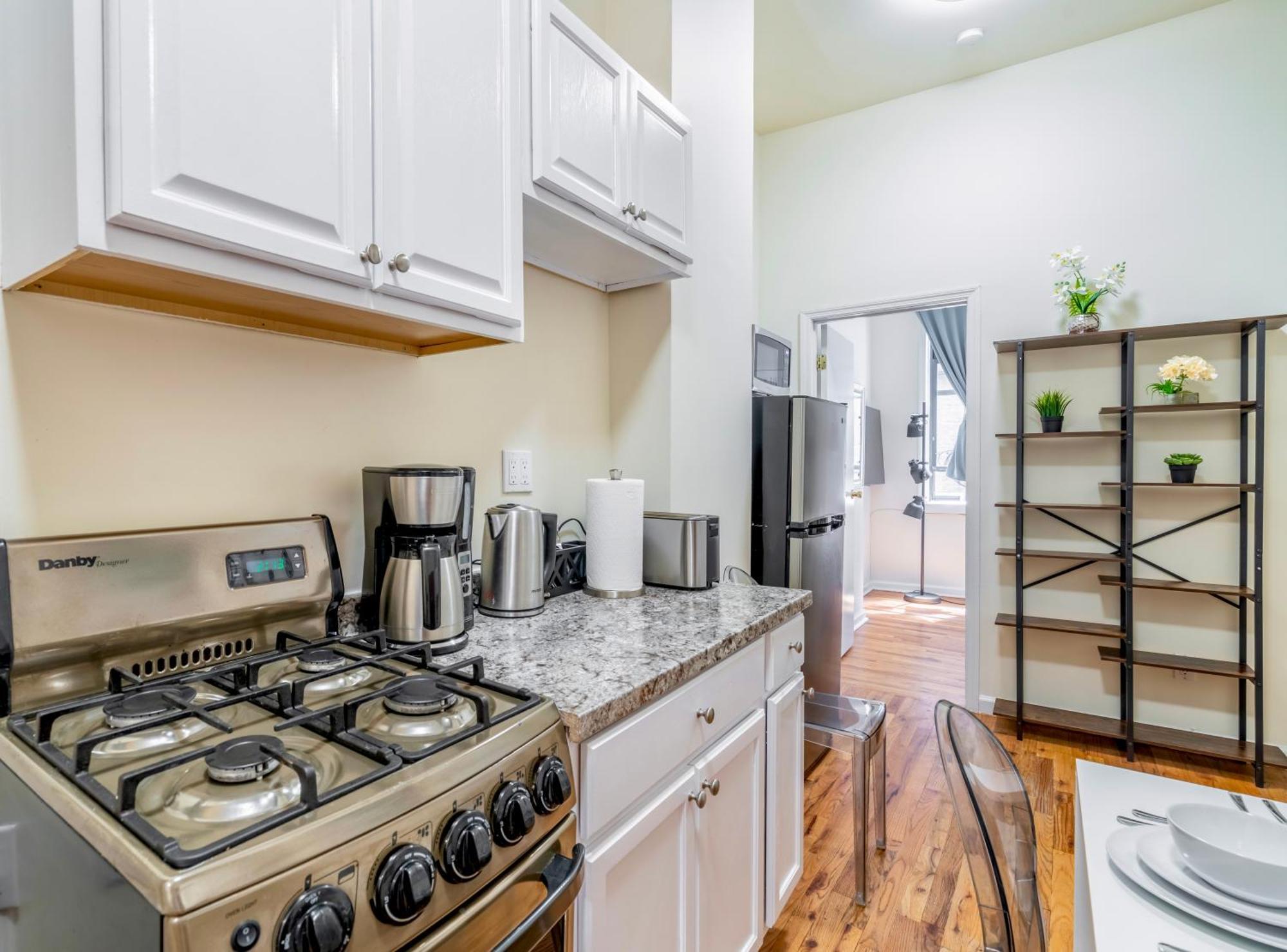 2 Bedroom Hidden Upscale Oasis Нью-Йорк Экстерьер фото