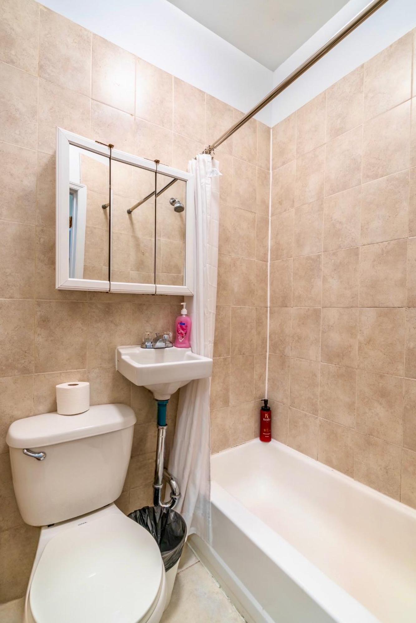 2 Bedroom Hidden Upscale Oasis Нью-Йорк Экстерьер фото